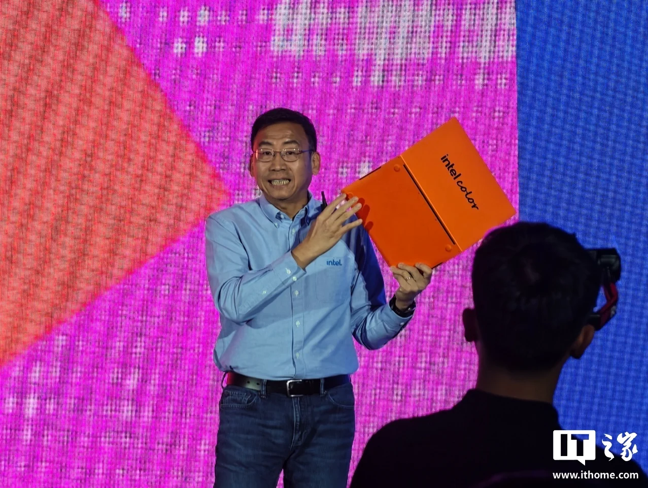 Intel lanza Project Firefly para portátiles económicos con cadena móvil china