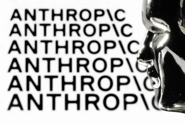 Anthropic insta a frenar la IA china y desata una ola de críticas en el sector Anthropic insta a frenar la IA china y desata una ola de críticas en el sector